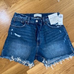 Abercrombie & Fitch size 27 The 4” Mom Short High Rise NWT